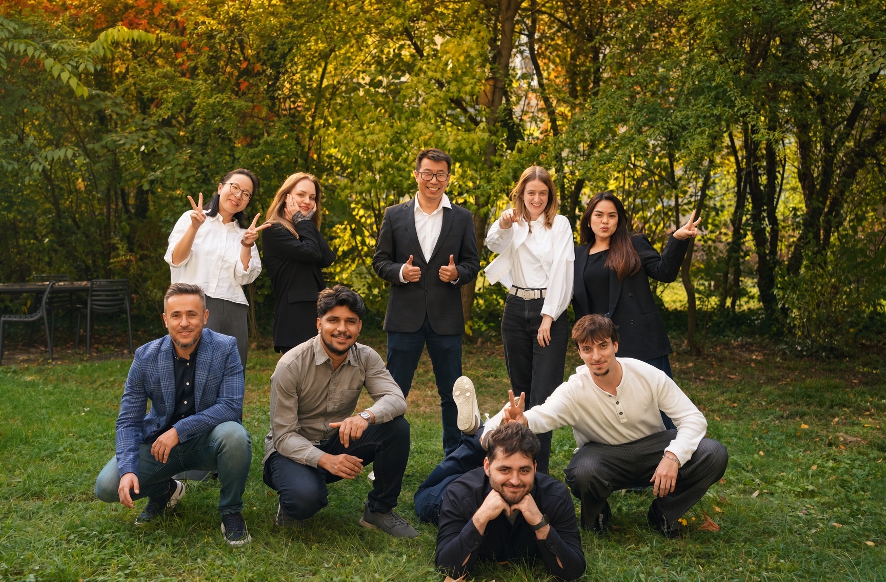 Das Team von Ai11 Consulting gemeinsam im Grünen